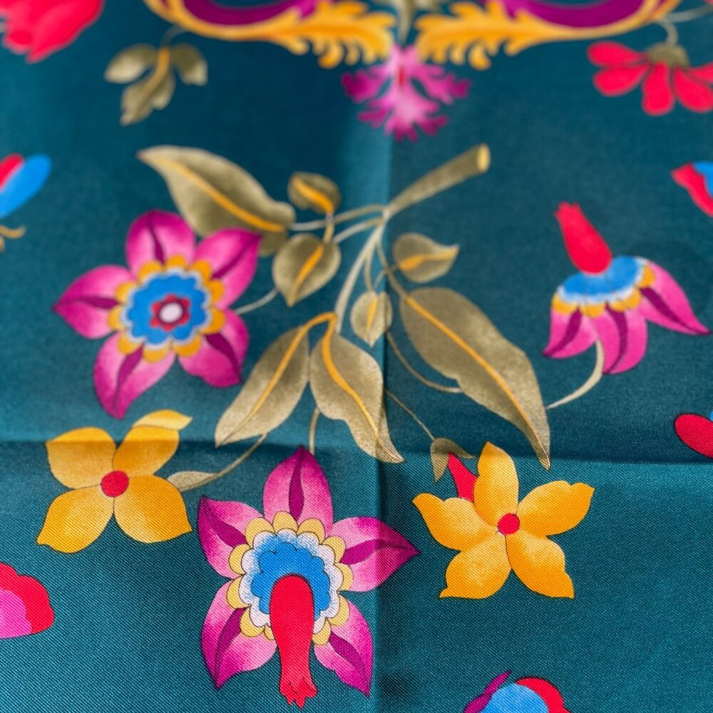 Gucci Vintage Silk Scarf 34” Floral Butterfly Baroque Green Multicolor - Picture 6 of 12